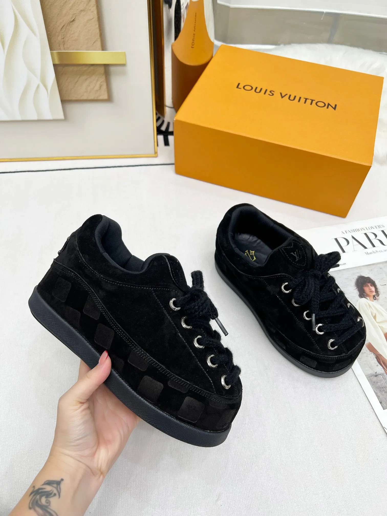 Factory direct sales p660🐘🐘Women's shoes, women's clothing louis vuitton (Louis Vuitton/lv)🔍Autumn and winter~Ugly little chubby, new shoe type YETI🔥🔥🔥🔥 Super street style bread shoes are here! ! ! Chubby is so cute~💞 What a great tool for showing off slim legs! The inner height is increased by 5 cm, the legs are longer and thinner, and the beef tendon bottom is super comfortable, suitable for couples 💞💞💞💞 Fabric: imported high mercerized ox velvet embossed craftsmanship Number of yards: 35-45 yards (46🉑custom-made, non-returnable)